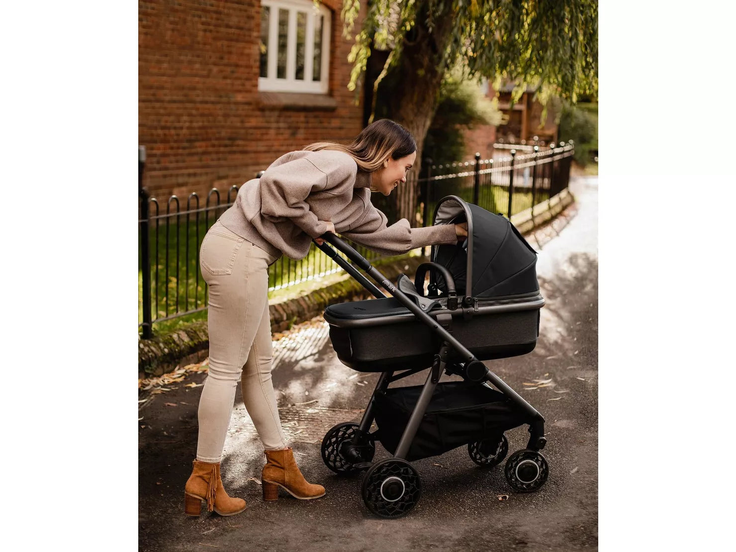 ** CHRISTMAS OFFERS ** Ark 3-in-1 Travel System Black