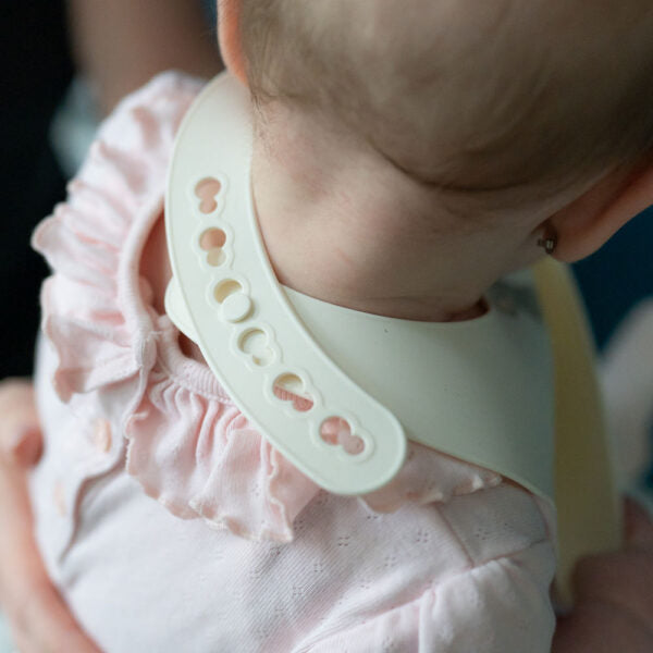 Ziggle Catch It Silicone Bib Bunnies Cream