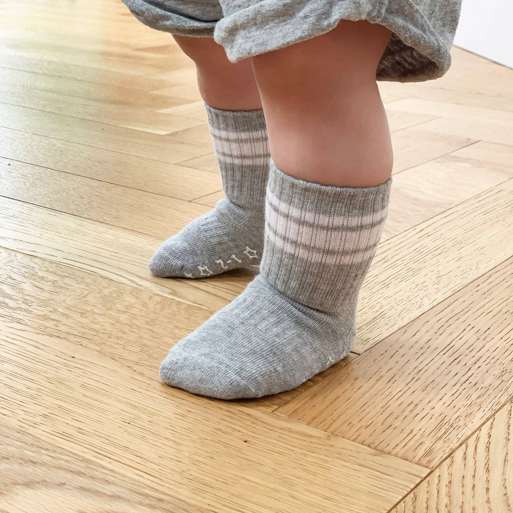 Sporty Non-Slip Stay-on Organic Quarter Crew Socks - Grey Single: 6-12 months