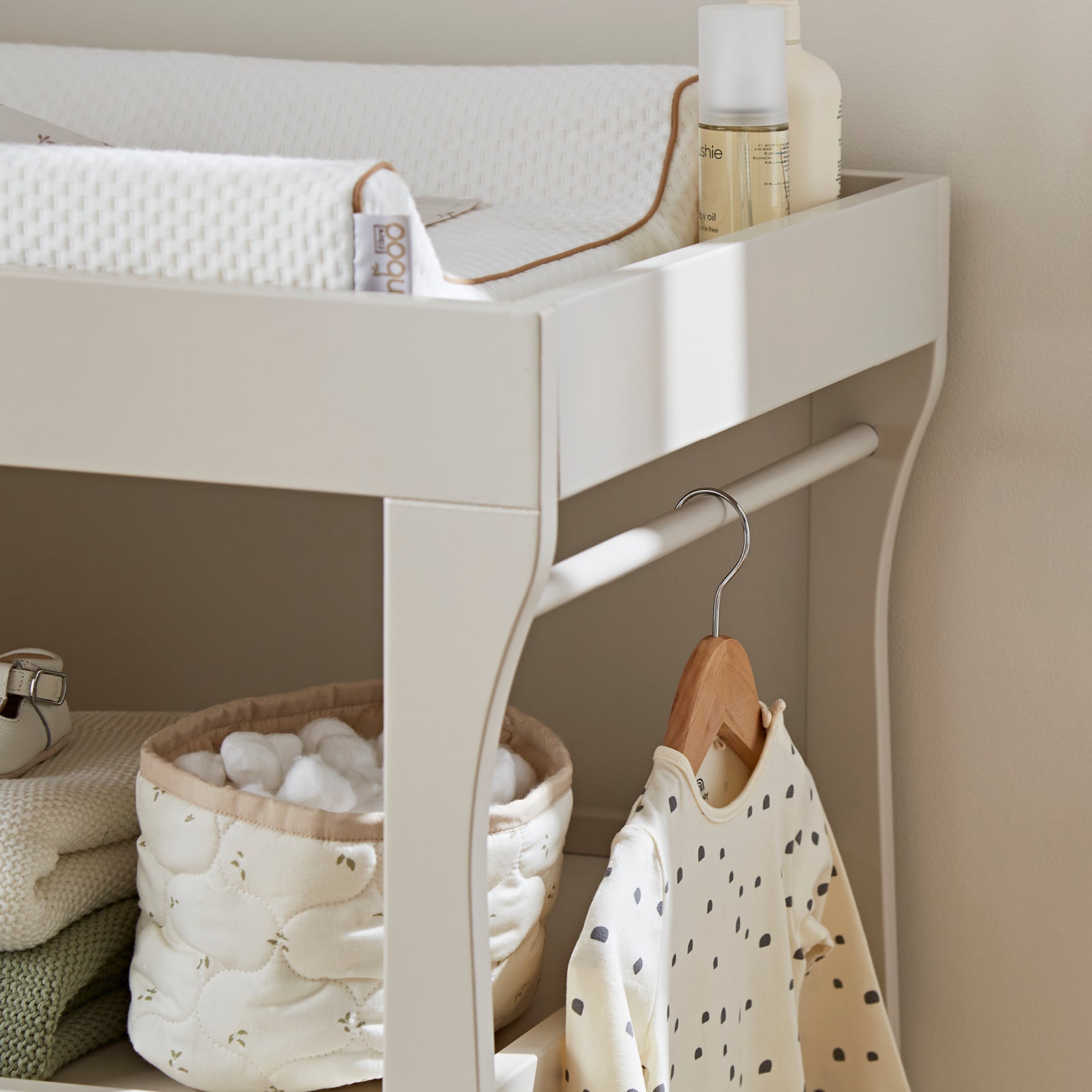 Cuddleco Clara Mini Open Changer- Cashmere