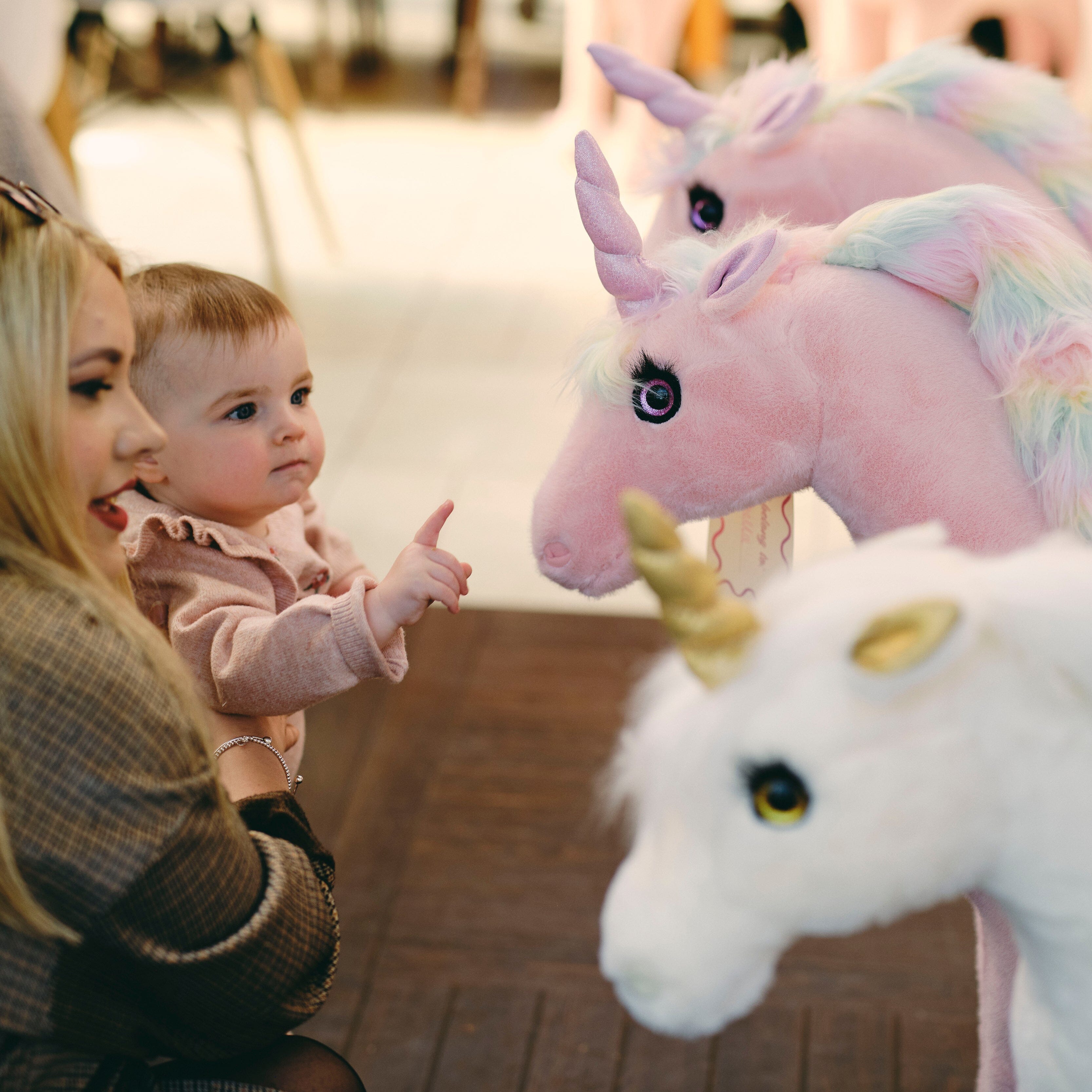 Standing Unicorn - Gold Dust