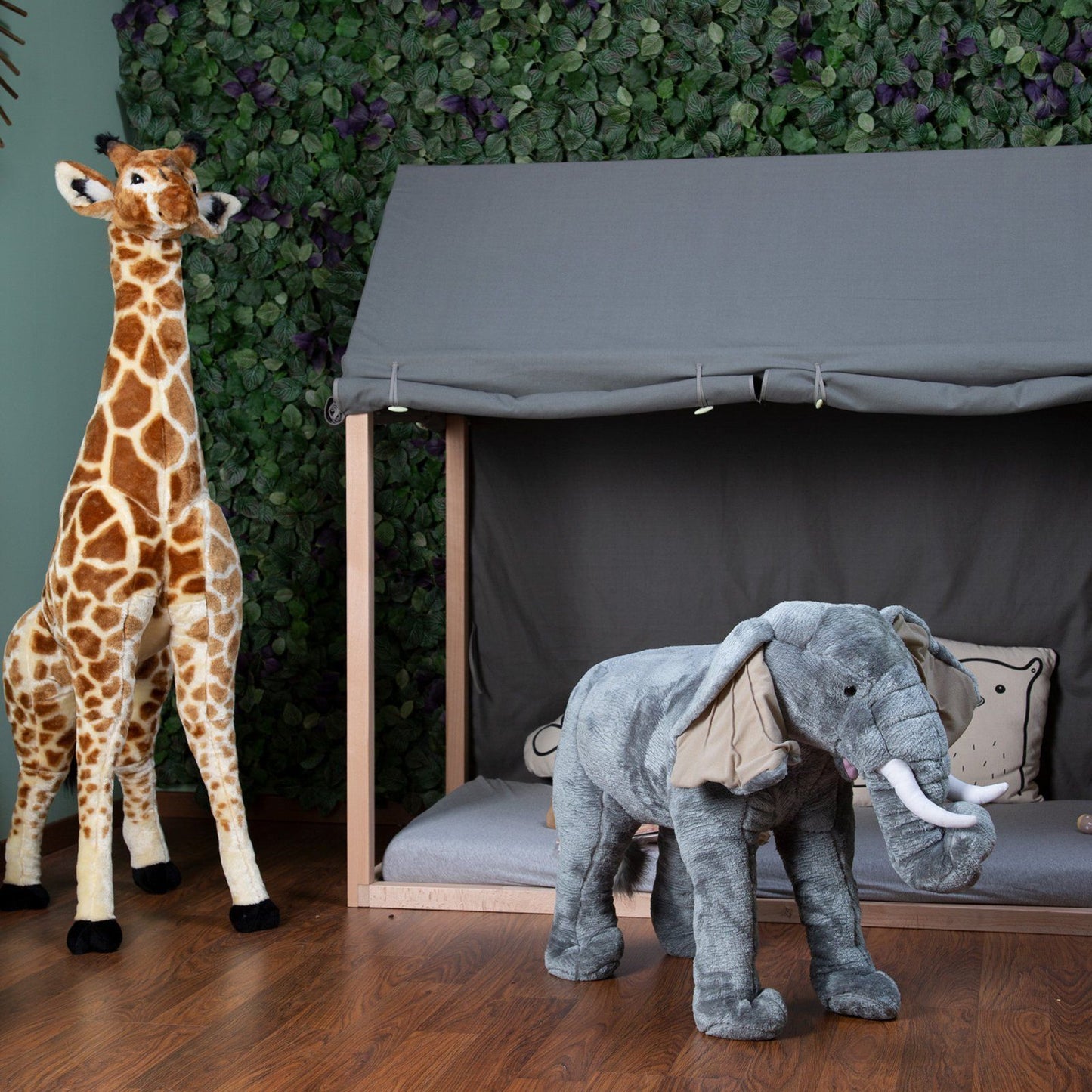 Standing Giraffe 135cm