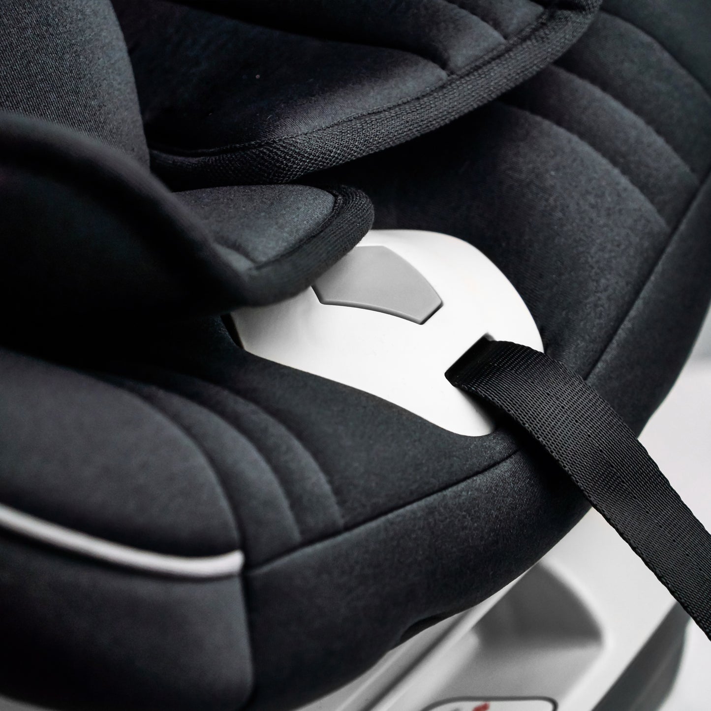 Arthur Group 0+/1/2/3 Child Car Seat - Onyx