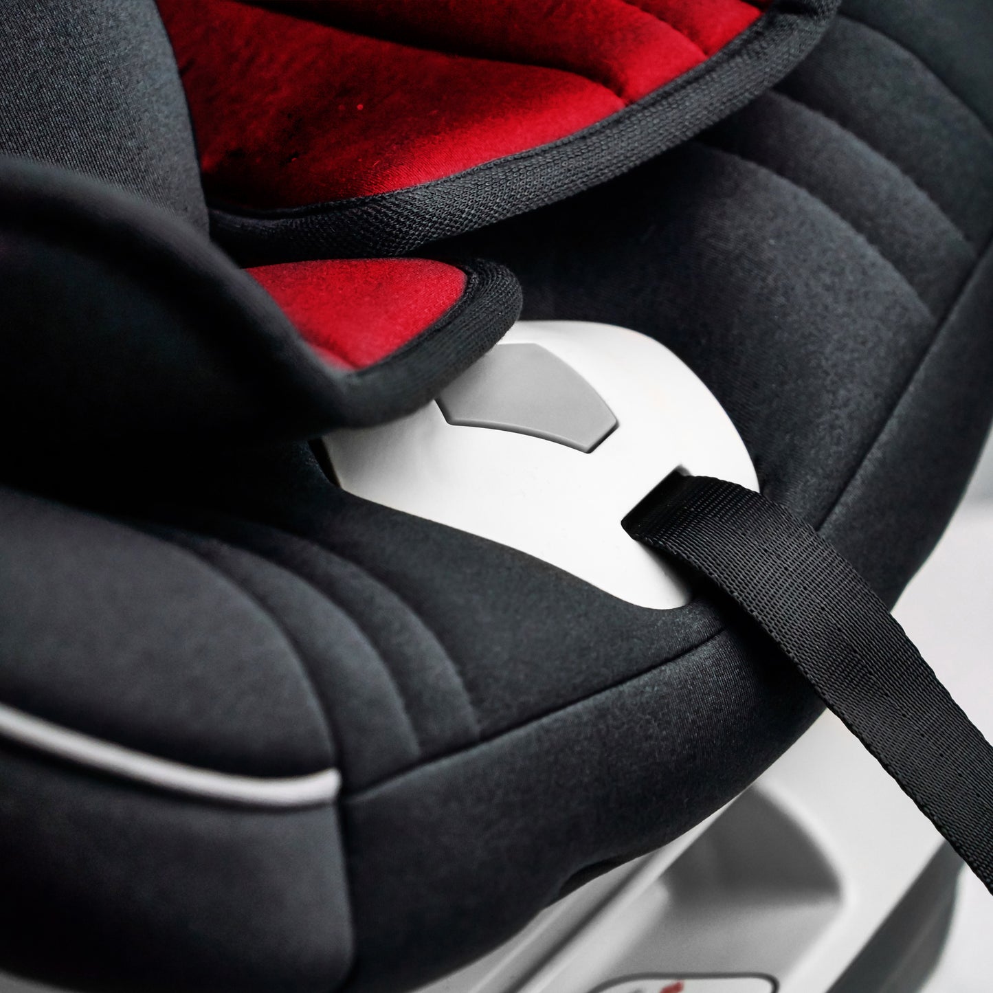 Arthur Group 0+/1/2/3 Child Car Seat - Red